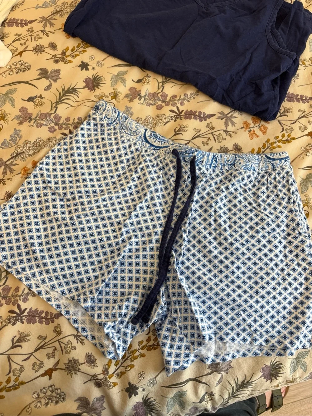 Carole Hochman sz S ladies cotton V-Neck Top with Blue Patterned lounge shorts